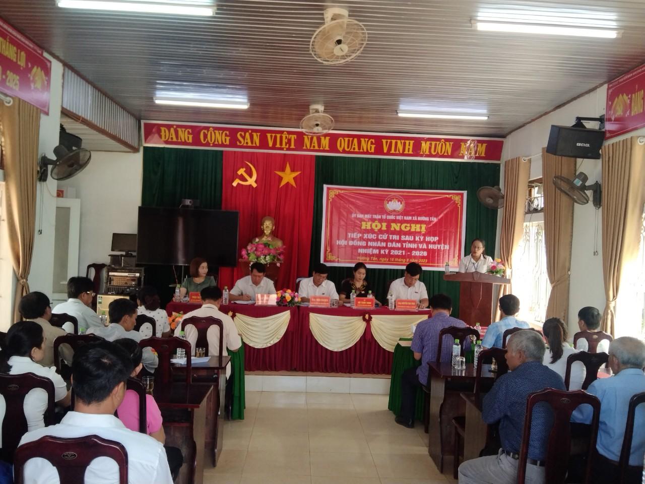 Đại biểu HĐND tỉnh, Huyện tiếp xúc với cử tri xã Hướng Tân.